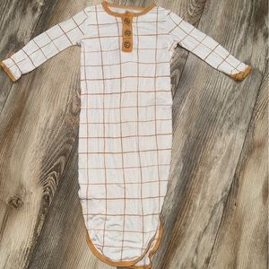 Newborn night gown. Baby sleeper. Baby sleep shirt. Baby sleep wear. 0-3mo